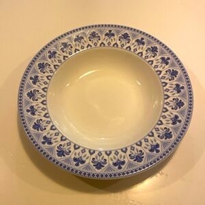 Nottingham
by NEIMAN MARCUS dinner soup  plate discontinued piece!